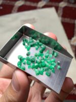 17.15 ct Swat Emerald Rough Lot – A Natural Collection of Pure Green Beauty - Image 7