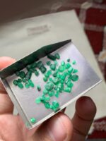 17.15 ct Swat Emerald Rough Lot – A Natural Collection of Pure Green Beauty - Image 8