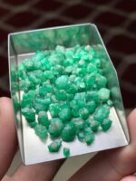 55.40 ct Swat Emerald Rough: Vivid Green Gemstone - Image 2