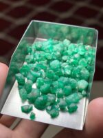 55.40 ct Swat Emerald Rough: Vivid Green Gemstone - Image 3