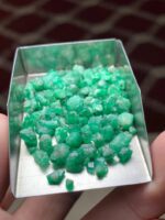 55.40 ct Swat Emerald Rough: Vivid Green Gemstone - Image 4
