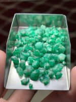 55.40 ct Swat Emerald Rough: Vivid Green Gemstone - Image 7