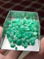 55.40 ct Swat Emerald Rough: Vivid Green Gemstone - Image 9