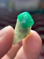 12.50 ct Swat Emerald Specimen – Unique Natural Form - Image 2