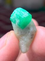 12.50 ct Swat Emerald Specimen – Unique Natural Form - Image 4