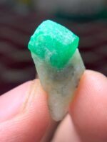 12.50 ct Swat Emerald Specimen – Unique Natural Form - Image 10