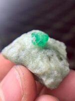 A Majestic 68.94-Carat Emerald Specimen from Swat: Nature’s Green Masterpiece - Image 3