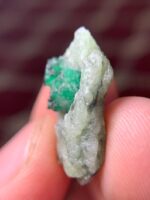 A 12.75ct Swat Emerald Specimen: Small Yet Striking - Image 11