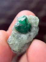 A 12.75ct Swat Emerald Specimen: Small Yet Striking - Image 10