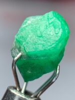 2.03ct Swat Emerald Crystal – Natural Precision with Rich Green Depth (9.02 x 6.66 x 6.02mm) - Image 5