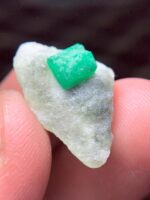 The 14.70 ct Emerald: Graceful Elegance in Mid-Sized Form - Image 2