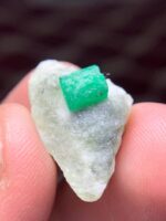 The 14.70 ct Emerald: Graceful Elegance in Mid-Sized Form - Image 3