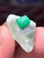The 14.70 ct Emerald: Graceful Elegance in Mid-Sized Form - Image 5