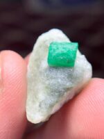 The 14.70 ct Emerald: Graceful Elegance in Mid-Sized Form - Image 10