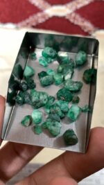 Elegant 40ct Swat Emerald Rough Lot - Image 2