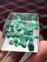 Elegant 40ct Swat Emerald Rough Lot - Image 11