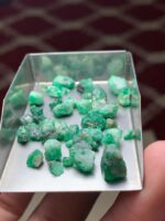 Elegant 40ct Swat Emerald Rough Lot - Image 4
