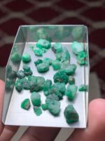 Elegant 40ct Swat Emerald Rough Lot - Image 7