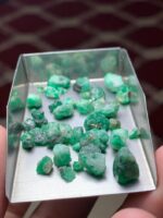 Elegant 40ct Swat Emerald Rough Lot - Image 10