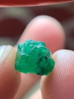 Born in the Mountains: A 4.62 ct Swat Emerald Crystal - Image 9