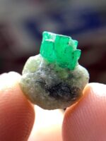 Exploring a 6.70 ct Emerald Specimen - Image 2