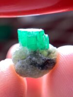 Exploring a 6.70 ct Emerald Specimen - Image 10