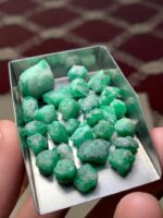 101.10 ct Exceptional Emerald Rough Lot – Large Swat Crystal - Image 11