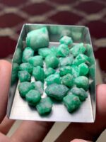 101.10 ct Exceptional Emerald Rough Lot – Large Swat Crystal - Image 12
