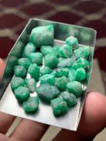 101.10 ct Exceptional Emerald Rough Lot – Large Swat Crystal - Image 13
