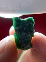 Swat Emerald Crystal: 10.56ct Untreated Green Gemstone - Image 3