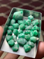 101.10 ct Exceptional Emerald Rough Lot – Large Swat Crystal - Image 3