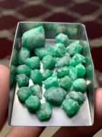 101.10 ct Exceptional Emerald Rough Lot – Large Swat Crystal - Image 4