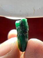 Swat Emerald Crystal: 10.56ct Untreated Green Gemstone - Image 5