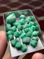 101.10 ct Exceptional Emerald Rough Lot – Large Swat Crystal - Image 5