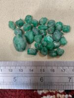 101.10 ct Exceptional Emerald Rough Lot – Large Swat Crystal - Image 6