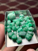101.10 ct Exceptional Emerald Rough Lot – Large Swat Crystal - Image 7