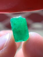 Striking 5.40 Carat Swat Emerald Crystal: Graceful Green Elegance - Image 8