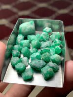101.10 ct Exceptional Emerald Rough Lot – Large Swat Crystal - Image 8