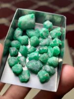 101.10 ct Exceptional Emerald Rough Lot – Large Swat Crystal - Image 9