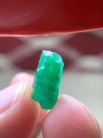 Striking 5.40 Carat Swat Emerald Crystal: Graceful Green Elegance - Image 10