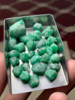 101.10 ct Exceptional Emerald Rough Lot – Large Swat Crystal - Image 10