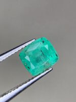 A Closer Look at a 0.86ct Panjshir Emerald Crystal - Image 4