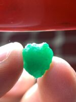 5.15 ct Swat Emerald Crystal – A Natural Gem with Presence - Image 9