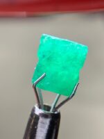 3.38 Ct Swat Emerald Crystal – Elegant Spread with Natural Symmetry - Image 2
