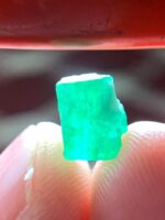 3.38 Ct Swat Emerald Crystal – Elegant Spread with Natural Symmetry - Image 11