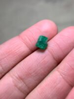 3.38 Ct Swat Emerald Crystal – Elegant Spread with Natural Symmetry - Image 3