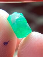 3.38 Ct Swat Emerald Crystal – Elegant Spread with Natural Symmetry - Image 4