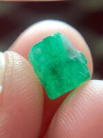 3.38 Ct Swat Emerald Crystal – Elegant Spread with Natural Symmetry - Image 6