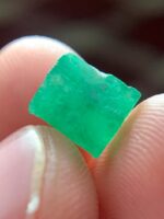 3.38 Ct Swat Emerald Crystal – Elegant Spread with Natural Symmetry - Image 7