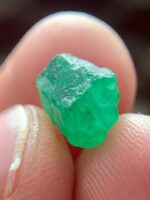 3.38 Ct Swat Emerald Crystal – Elegant Spread with Natural Symmetry - Image 8